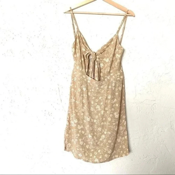 BLUE LIFE Twilight Tie Front Dress in Blushing Gardens Taupe - Picture 4 of 9